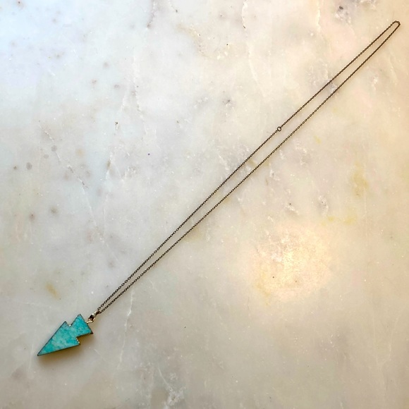 Turquoise arrow pendant on long bronze chain - Picture 2 of 8